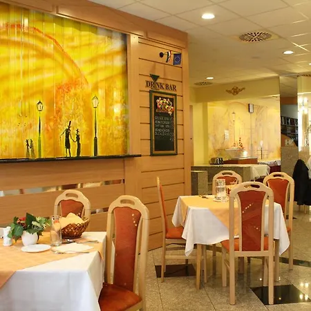 Zuglo Hotel 3*