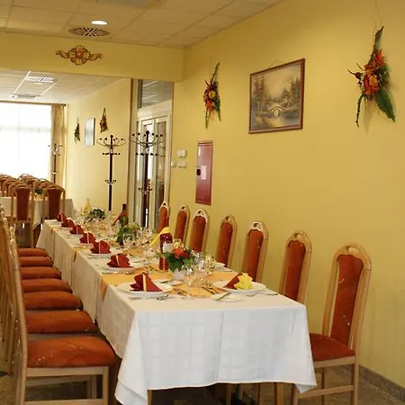 Zuglo Hotel 3*