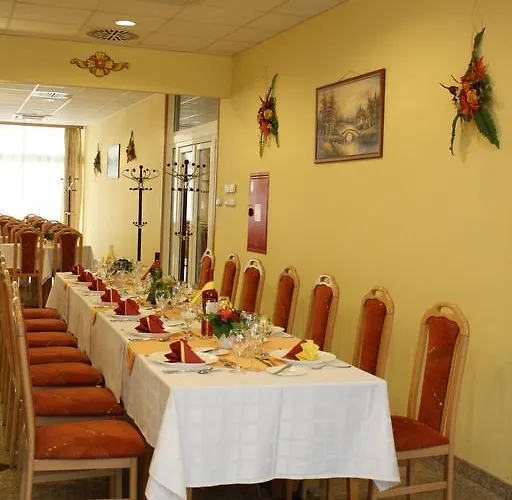 Zuglo Hotel 3*